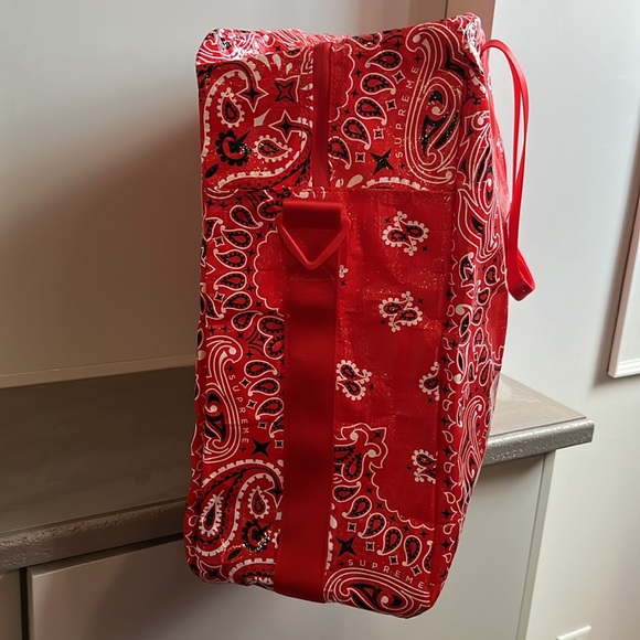 Supreme SS/21 Red Bandana Tarp Large Duffle Bag - Picture 3 of 14